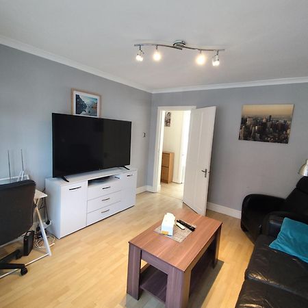 2 Bed Flat Near Station With Parking&Comgarden Lägenhet Sutton  Exteriör bild