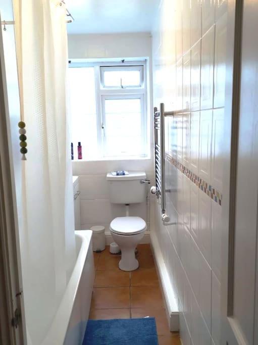 2 Bed Flat Near Station With Parking&Comgarden Lägenhet Sutton  Exteriör bild