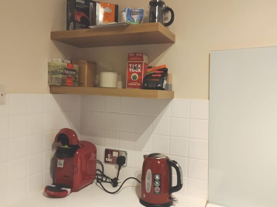 2 Bed Flat Near Station With Parking&Comgarden Lägenhet Sutton  Exteriör bild