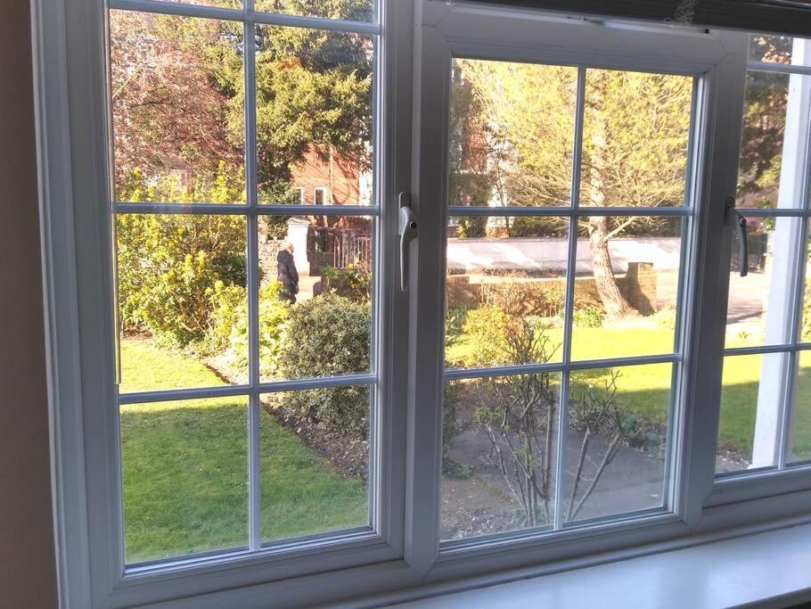 2 Bed Flat Near Station With Parking&Comgarden Lägenhet Sutton  Exteriör bild
