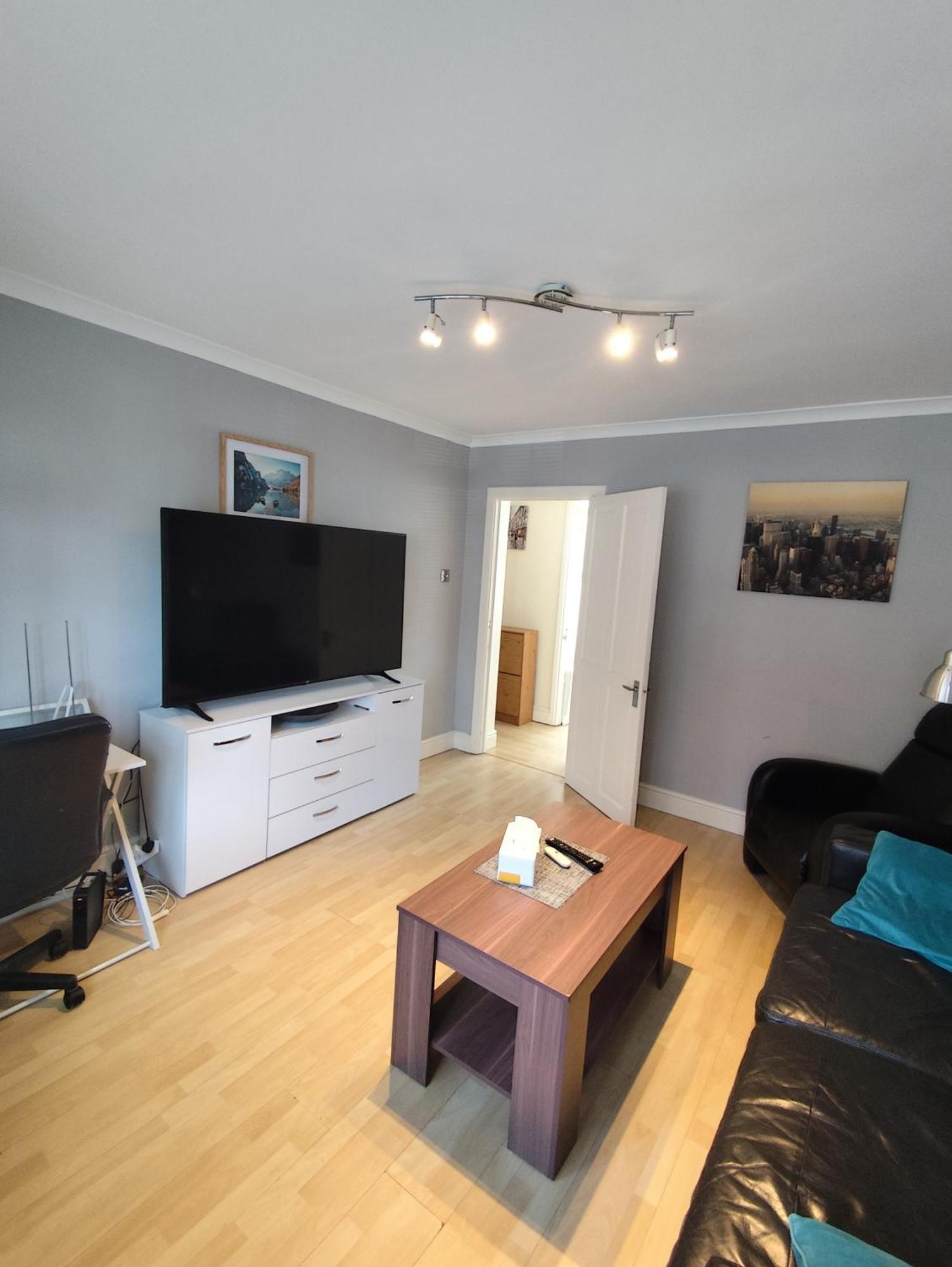 2 Bed Flat Near Station With Parking&Comgarden Lägenhet Sutton  Exteriör bild