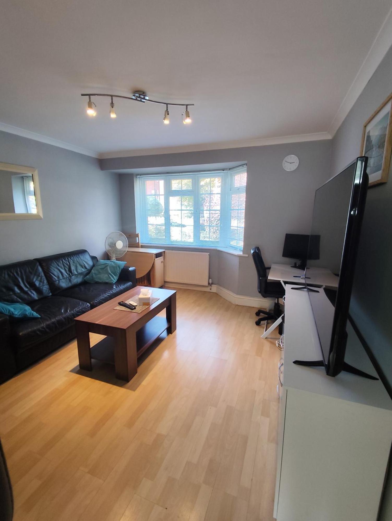 2 Bed Flat Near Station With Parking&Comgarden Lägenhet Sutton  Exteriör bild